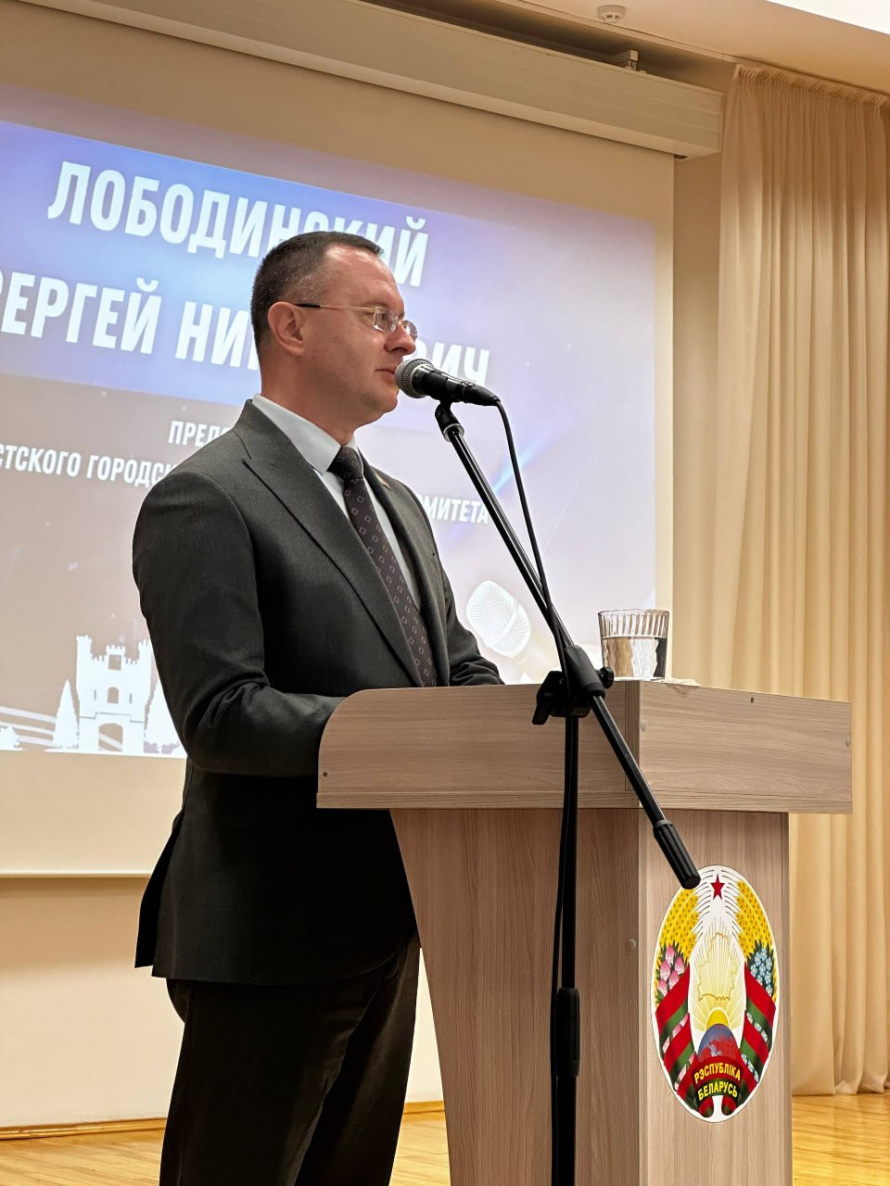 Инсайты, личный опыт и открытый диалог: Сергей Лободинский встретился с молодыми педагогами Бреста