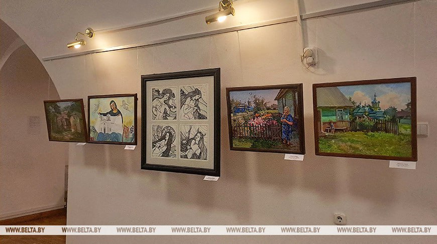 Полотна и декоративные композиции. Выставку «Женский образ» открыли в Художественном музее в Бресте 